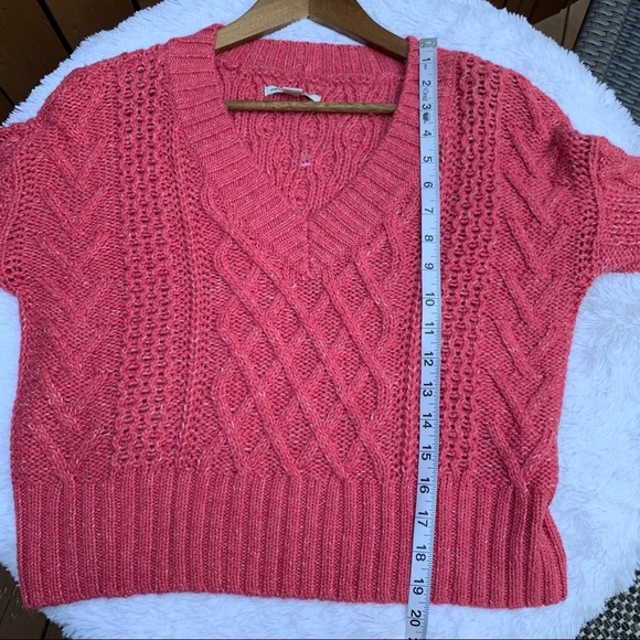 American Eagle | Rose Pink V Neck Cropped Sweater - Picture 14 of 16